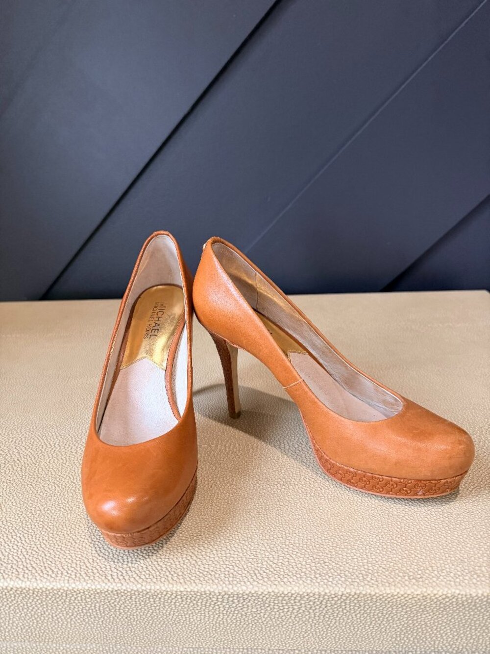 Michael Kors Camel Round Toe Heel Size 6.5